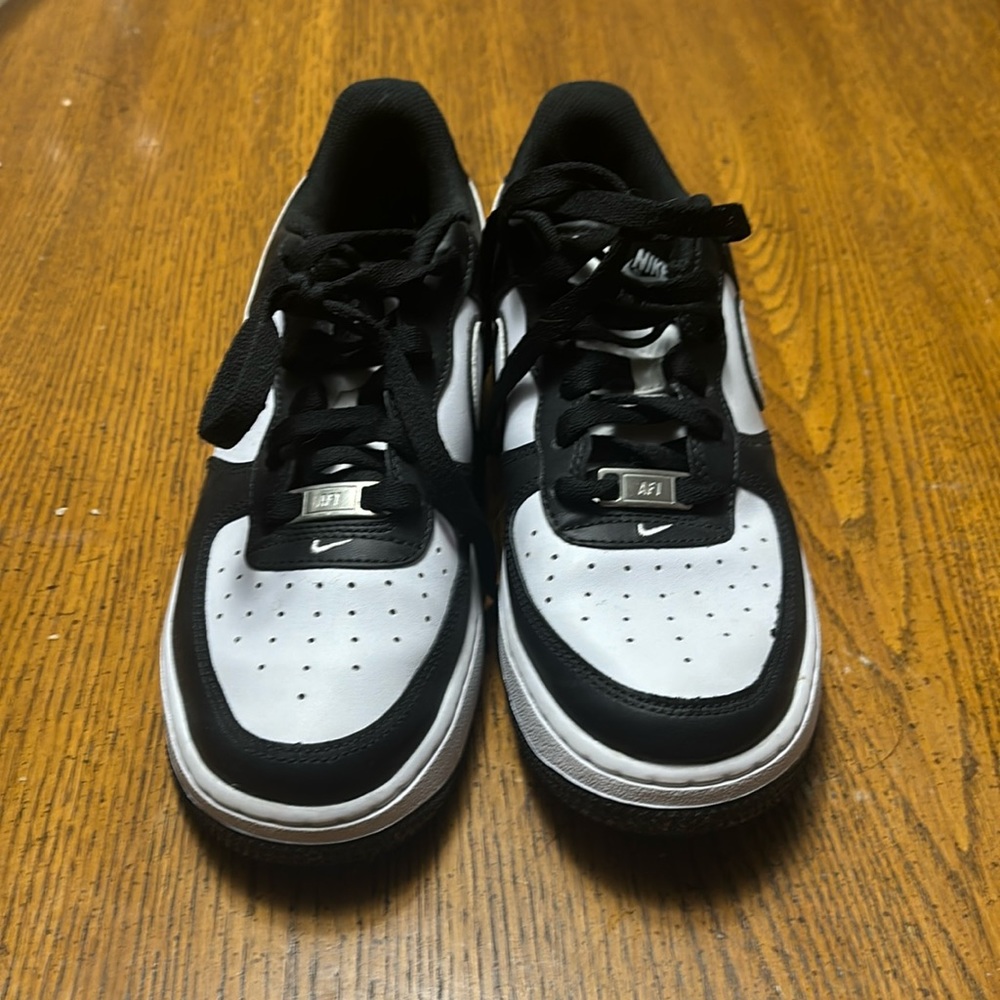 Black and white Air Force 1